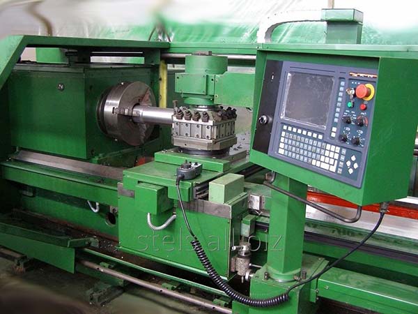 Загальний вигляд токарного верстата з ЧПУ 16М30Ф3 Загальний вигляд токарного верстата з ЧПУ 16М30Ф3